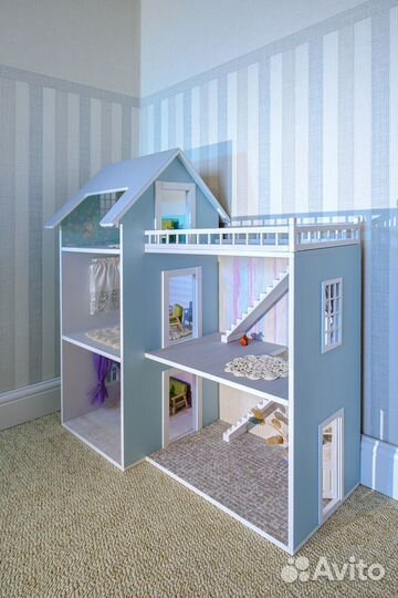 Деревянный кукольный домик новый