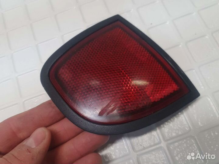 Катафот в заднее крыло Mitsubishi l200 kb 2006+