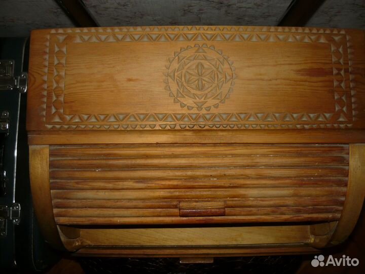 Хлебница деревянная резная