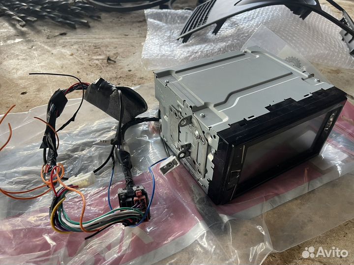 Автопроигрыватель Pioneer DMH-G221BT