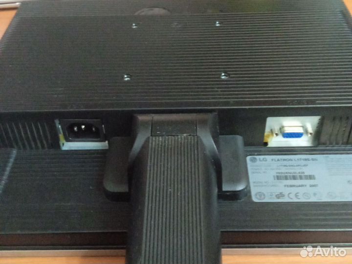 Монитор LG flatron L1718S