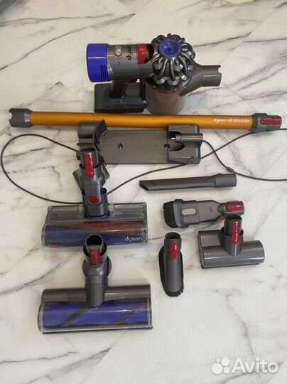 Пылесос Dyson v8