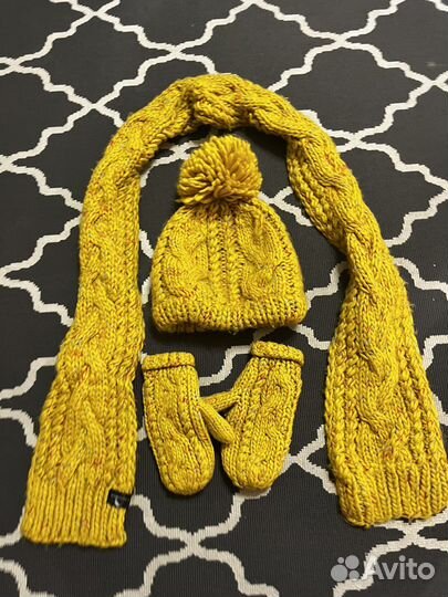 Набор шапка, варежки и шарф