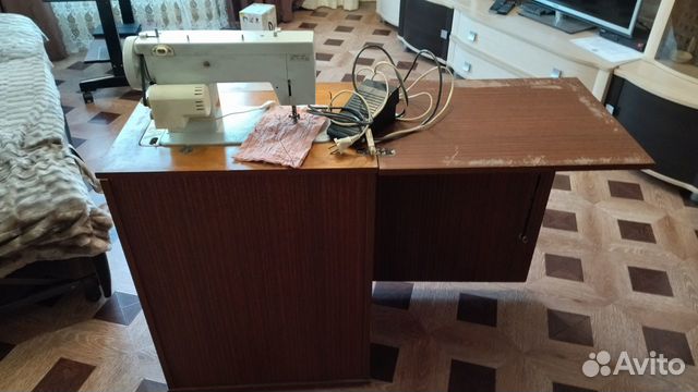 Швейная машинка чайка 143