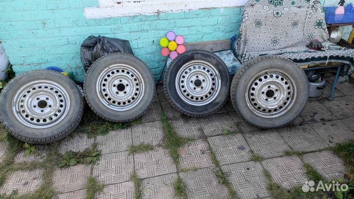 Колеса зимние 195.60.15 yokohama ice guard F-700Z