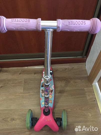Самокат трехколесный