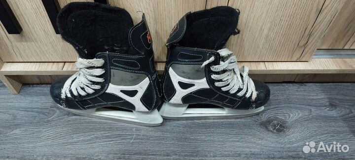 Коньки хоккейные