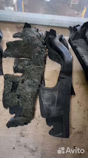 Левый воздуховод Audi 100C4 4A1863051 4A1863051A