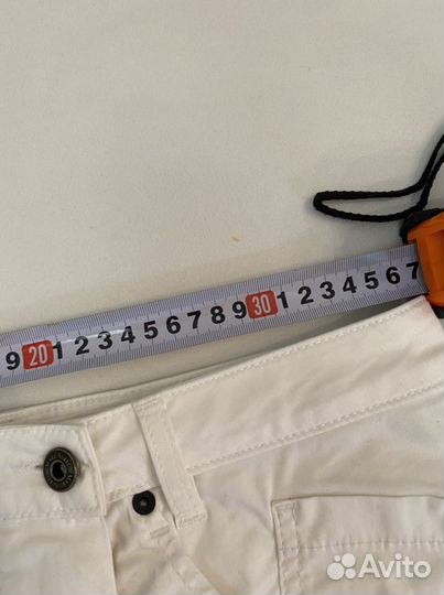 Шорты белые Marc Aurel