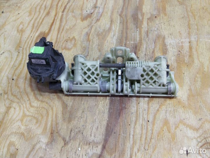 Механизм подголовника заднего Mercedes w220