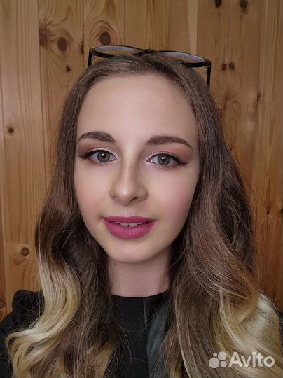 Модель на макияж и локоны