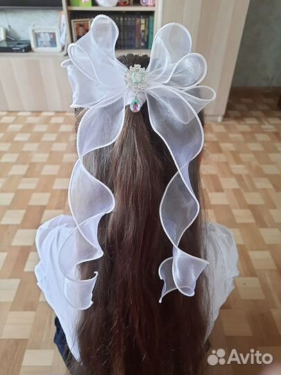 Белый бант на праздник