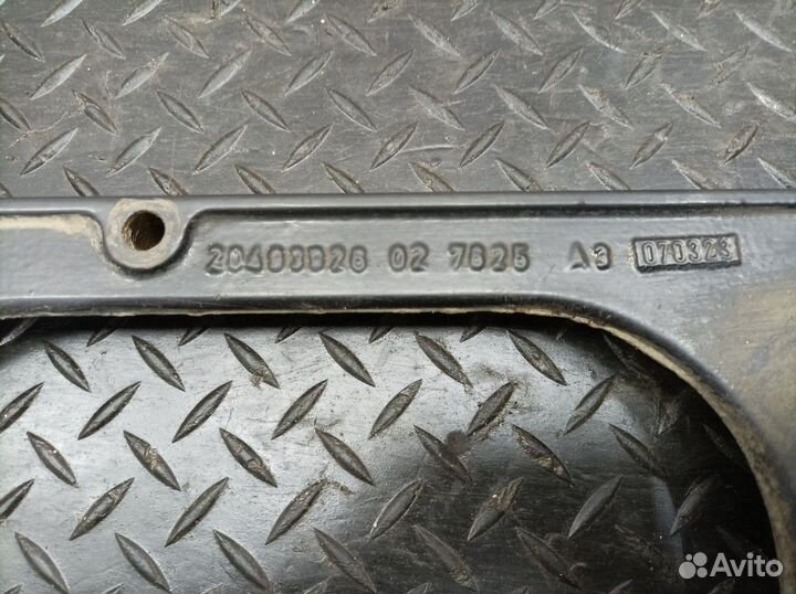 20493928 Кронштейн крыла переднего левый