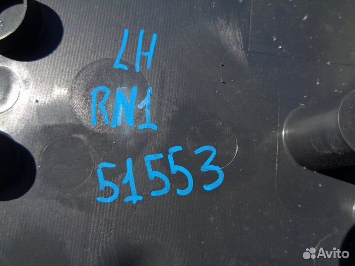 Накладка декоративная левая Honda Stream RN1 D17A