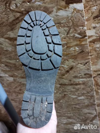 Резиновые сапоги, сланцы