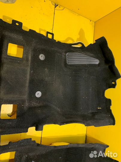 Пол салона Ford Kuga