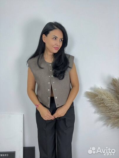 Жилетка широкая на пуговицах