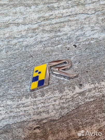 Наклейка R для автомобилей Volvo
