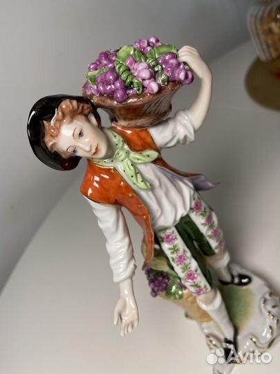 Фарфоровая статуэтка Сборщик винограда Германия