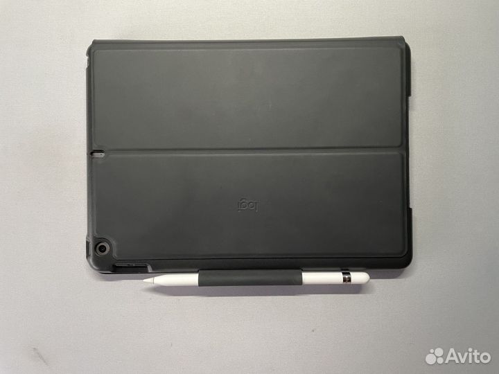 iPad 8th gen + apple pencil + Logitech keyboard