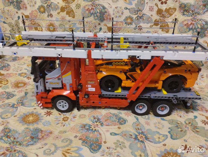Lego technic 42098 и lego technic 42093