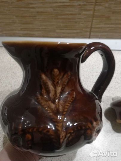 Глиняный кувшин для вина