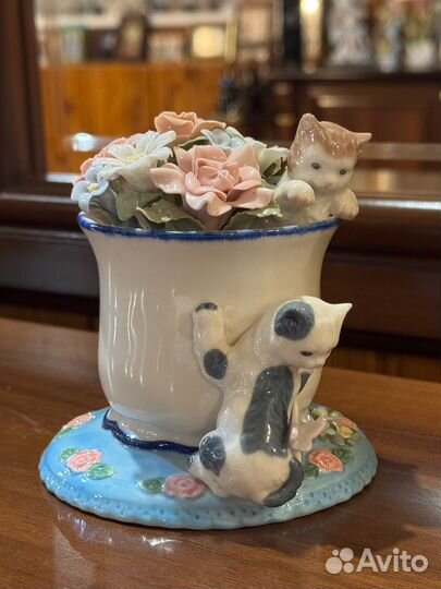 Фарфоровая музыкальная статуэтка кошки