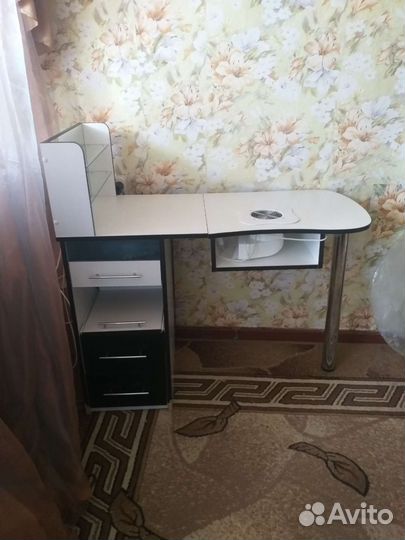Маникюрный стол с вытяжкой складной