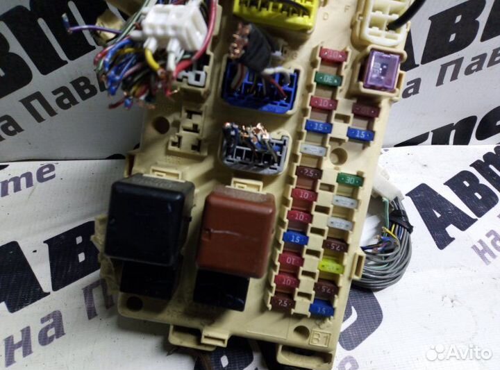 Блок предохранителей салонный Toyota Ipsum ACM26