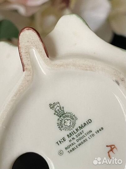 Фарфоровая статуэтка Доярка Англия