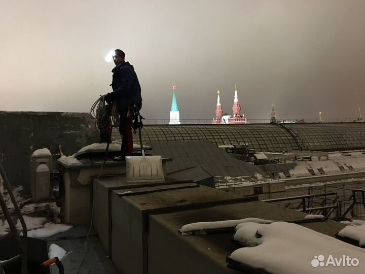 Чистка снега с кровли