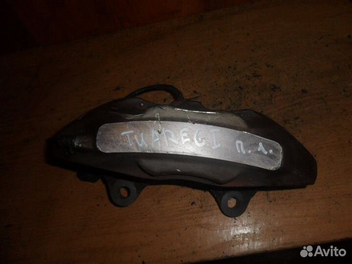 Тормозной суппорт передний правый Volkswagen