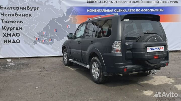 Плафон салонный Mitsubishi Pajero (V90) MN108119HC