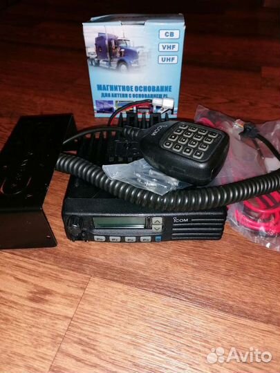 Icom F111