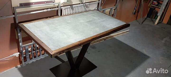 Кухонный стол