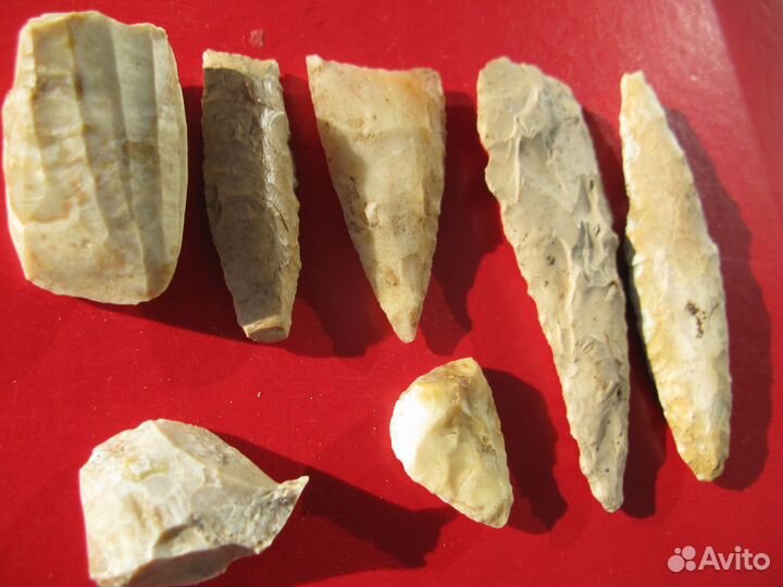 Каменные наконечники стрел и копий для интерьера