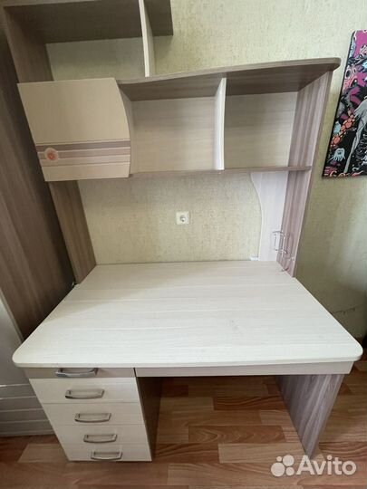 Письменный стол