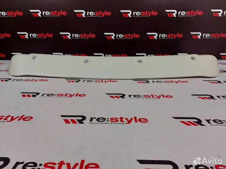 Спойлер Toyota Hiace H200 2007-2010г