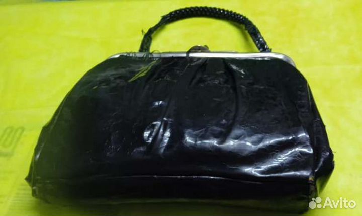 Ридикюль черный,ручка витая, лаковая кожа 50-х гг