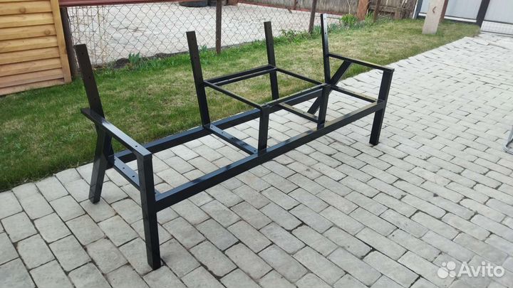 Скамейка со столиком