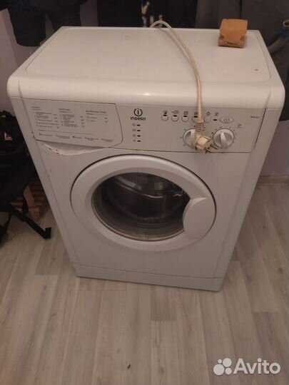Стиральная машина на запчасти Indesit wisl102