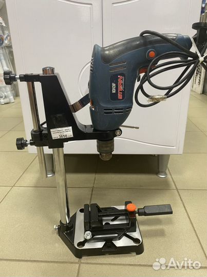 Станок для крепления дрели с тисками