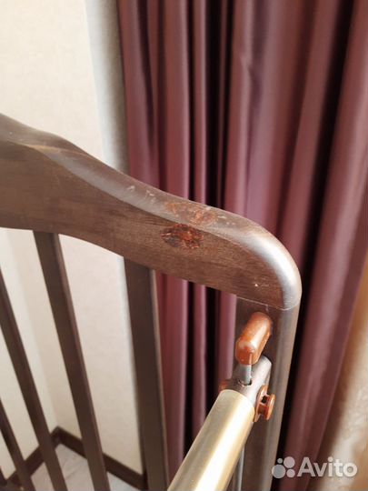 Детская кроватка с поперечным маятником