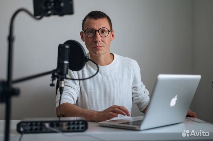 Диктор (аудио и видео реклама, голосовой помощник)