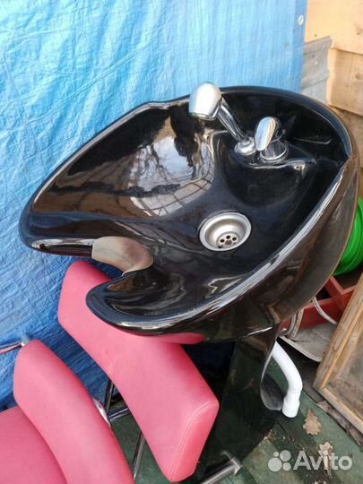 Мойка и стул для парикмахерской