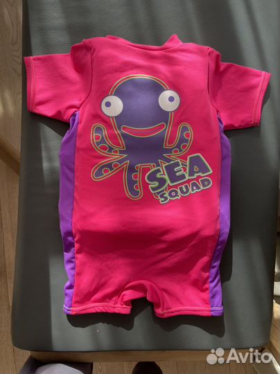 Купальный костюм с спасательным жилетом