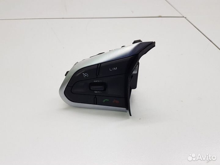 Блок кнопок на руль (Geely Coolray)