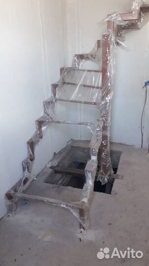 Лестница на металлокаркасе