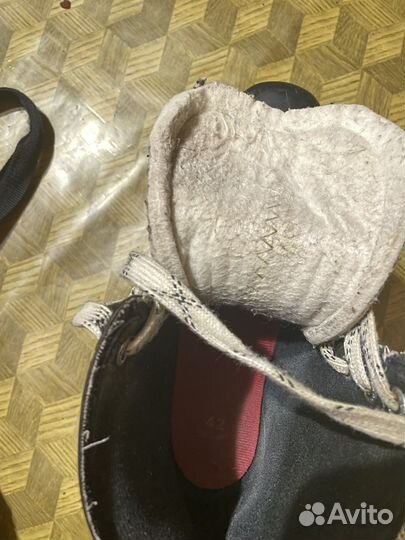 Профессиональные хоккейные коньки