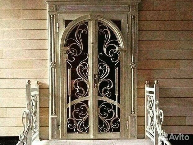 Кованая дверь входная